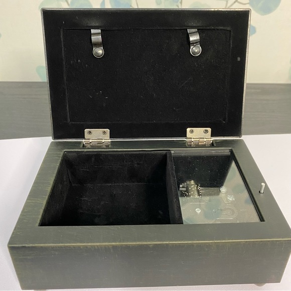 Red Cardinal Jewelry Trinket Music Box - Picture 6 of 9